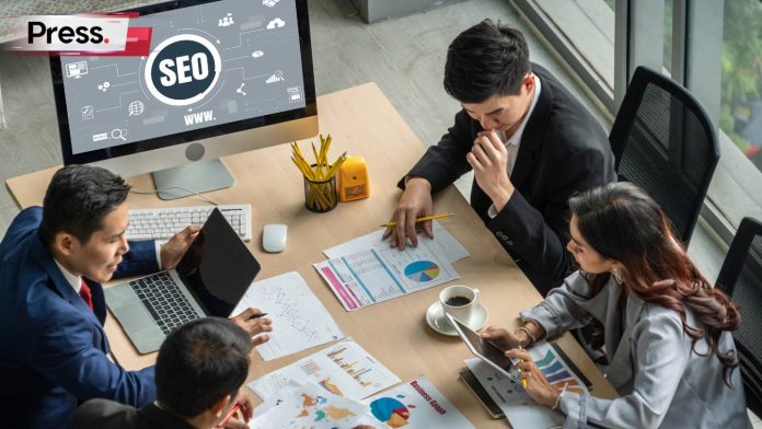 digital pr and seo team presenting proposal to client