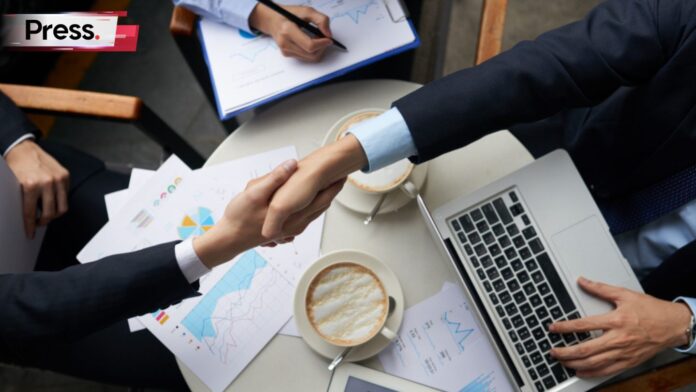 Photo of two people shaking hands, as they finalize an agreement to buy a franchise.